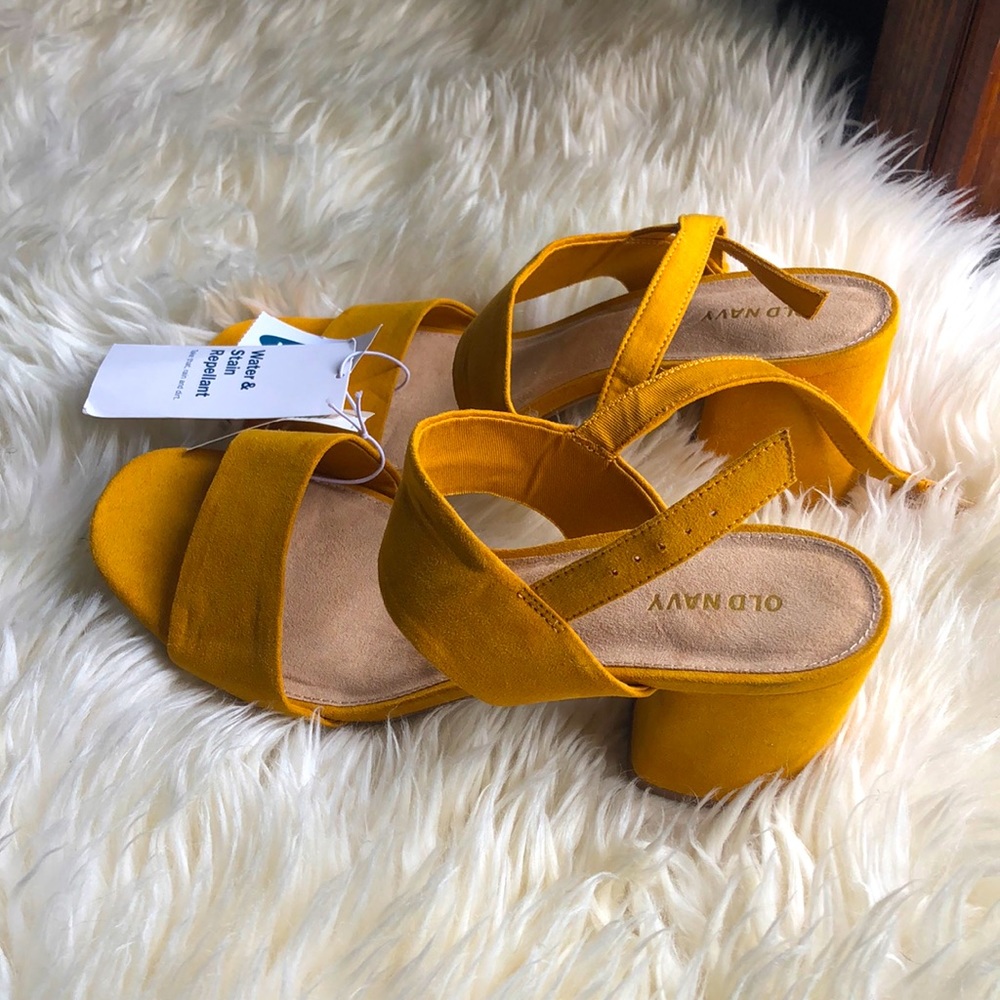 NWT Gold Strapy Block High Heels - Picture 2 of 6